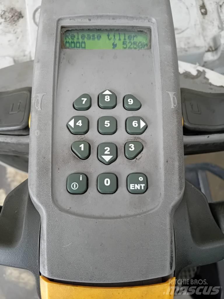 UniCarriers PMR 200F Vezetőállásos alacsony emelőkocsi
