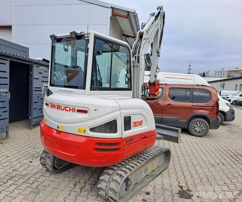 Takeuchi TB 240 Mini kotrók < 7t