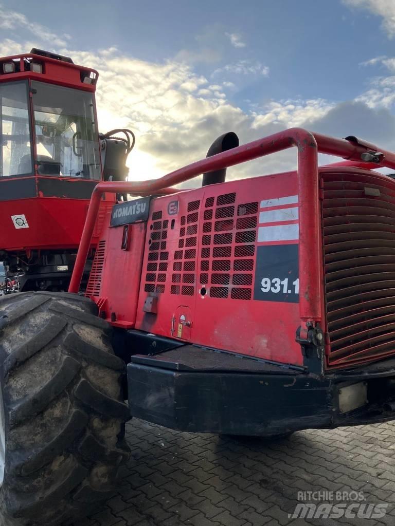 Komatsu 931.1 Betakarítók