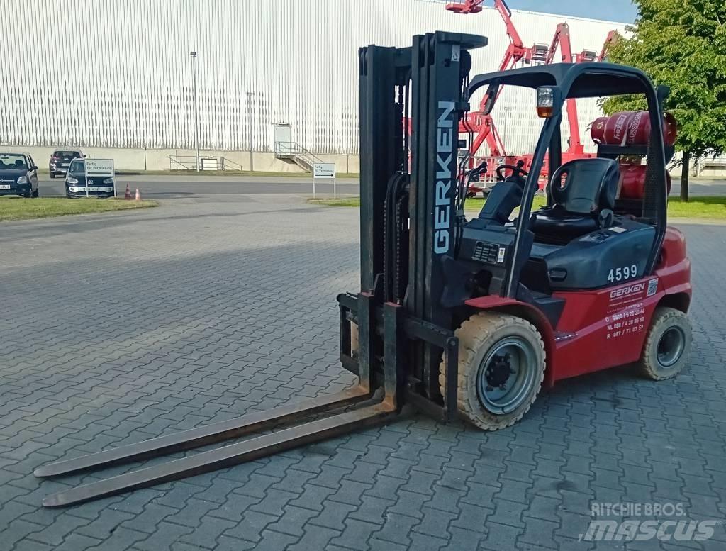 Manitou MI 30 G Gázüzemű targoncák