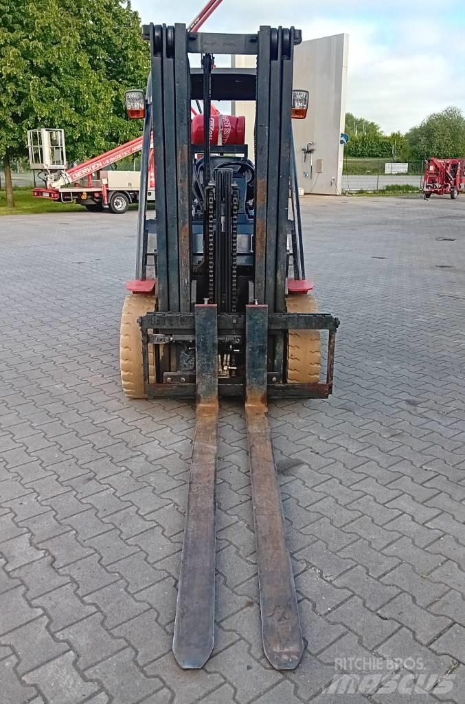 Manitou MI 30 G Gázüzemű targoncák