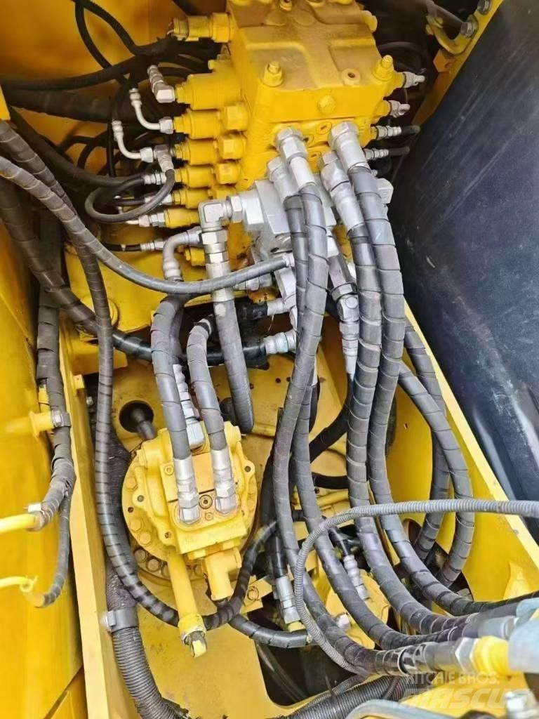 Komatsu 130-7 Lánctalpas kotrók