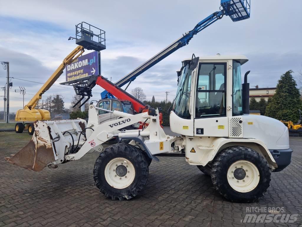 Volvo L 30 B Gumikerekes homlokrakodók