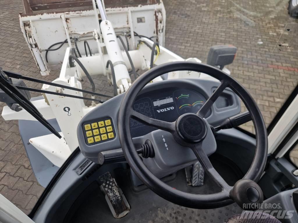Volvo L 30 B Gumikerekes homlokrakodók