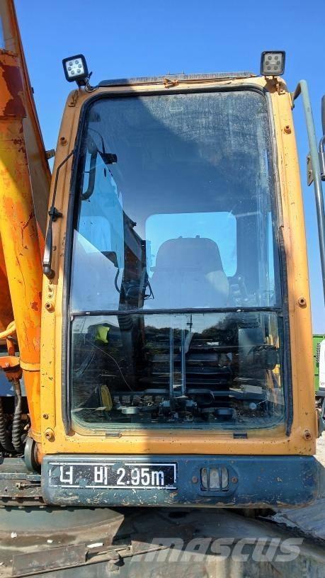 Hyundai Robex 220 LC Lánctalpas kotrók