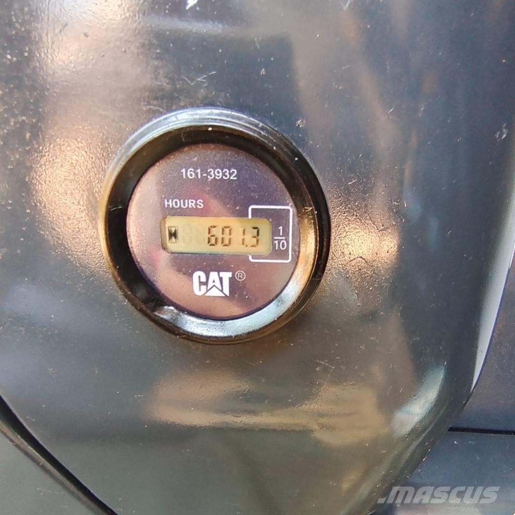 CAT 324 D L Lánctalpas kotrók