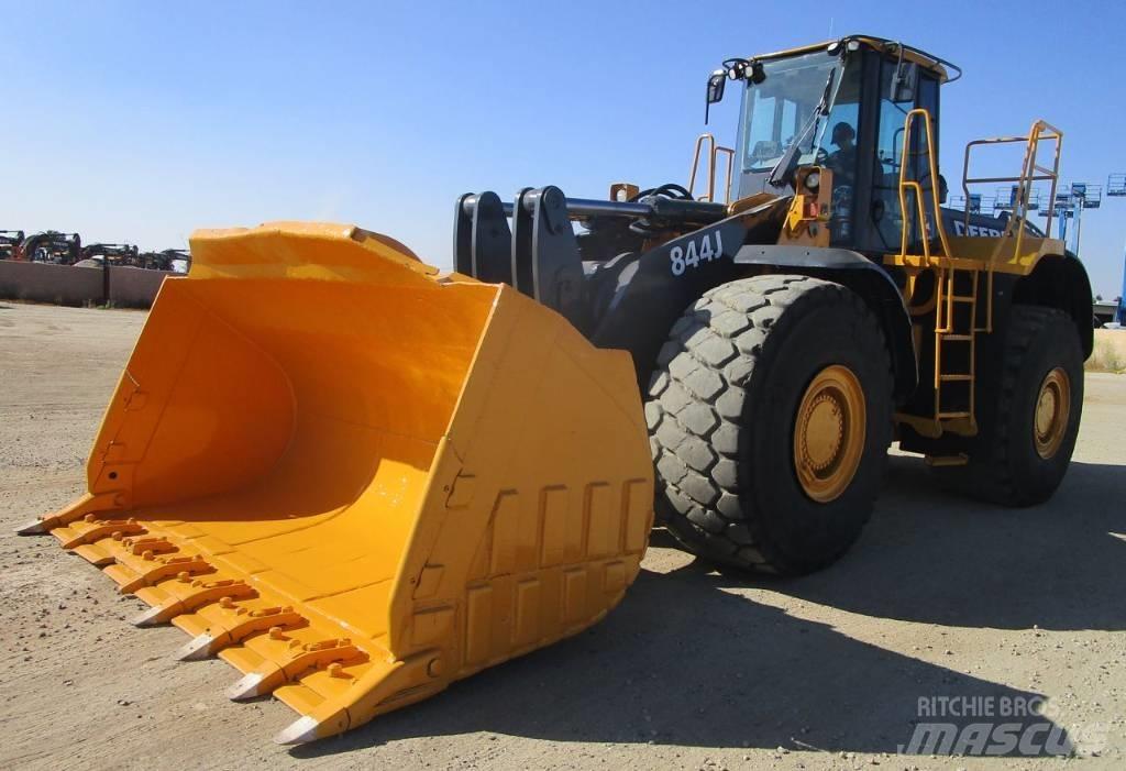 John Deere 844 J Gumikerekes homlokrakodók