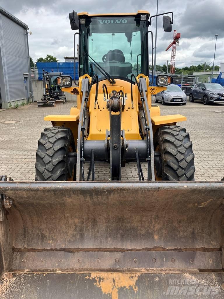 Volvo L 30 G Gumikerekes homlokrakodók
