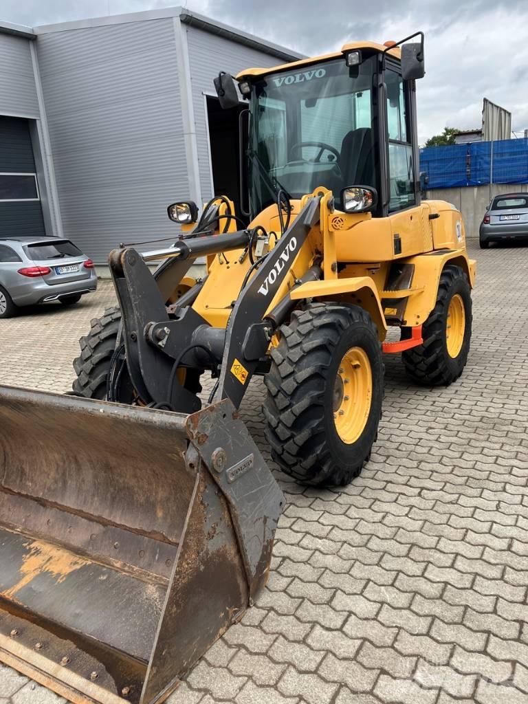 Volvo L 30 G Gumikerekes homlokrakodók