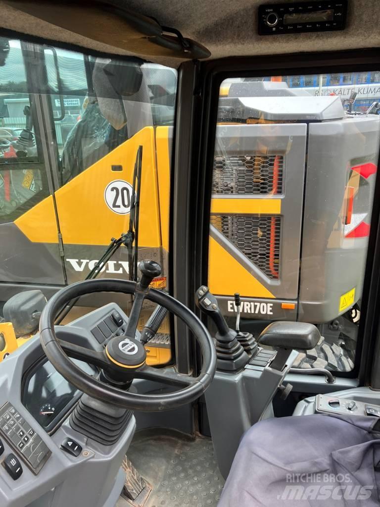 Volvo L 30 G Gumikerekes homlokrakodók