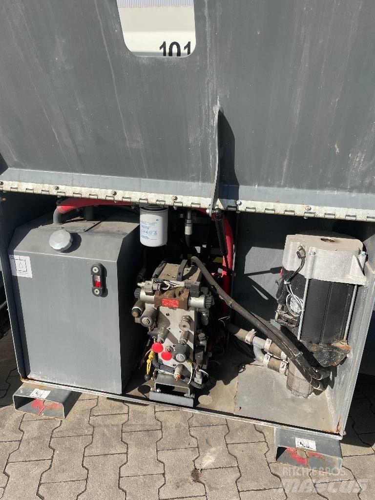 SkyJack SJ 6832 RTE Ollós emelők