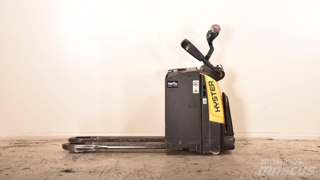 Hyster P3.0S Vezetőállásos alacsony emelőkocsi