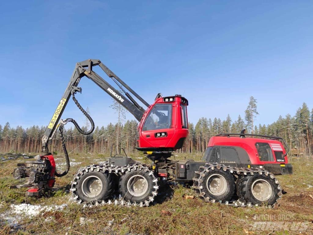 Komatsu 931 XC Betakarítók