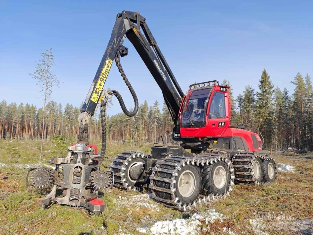 Komatsu 931 XC Betakarítók