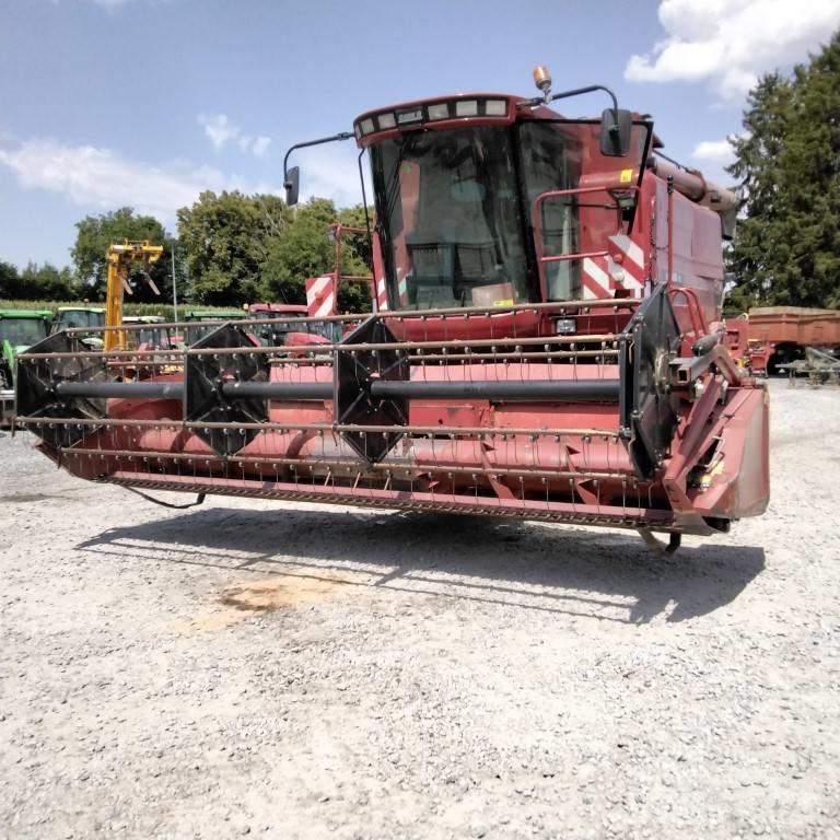 Case IH 2366E Kombájnok