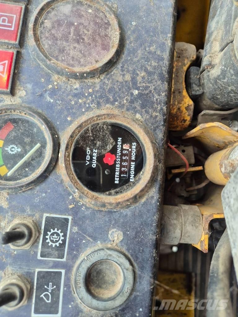 Volvo BM 4300 Gumikerekes homlokrakodók