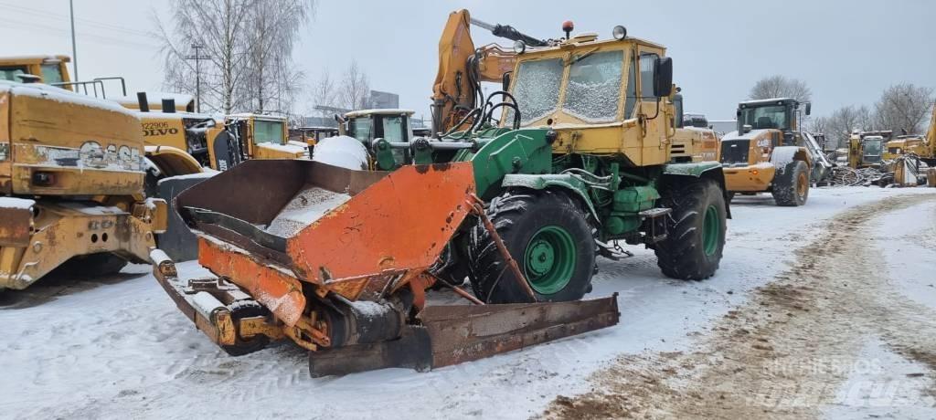  T-150 150 Szerszámos kocsi