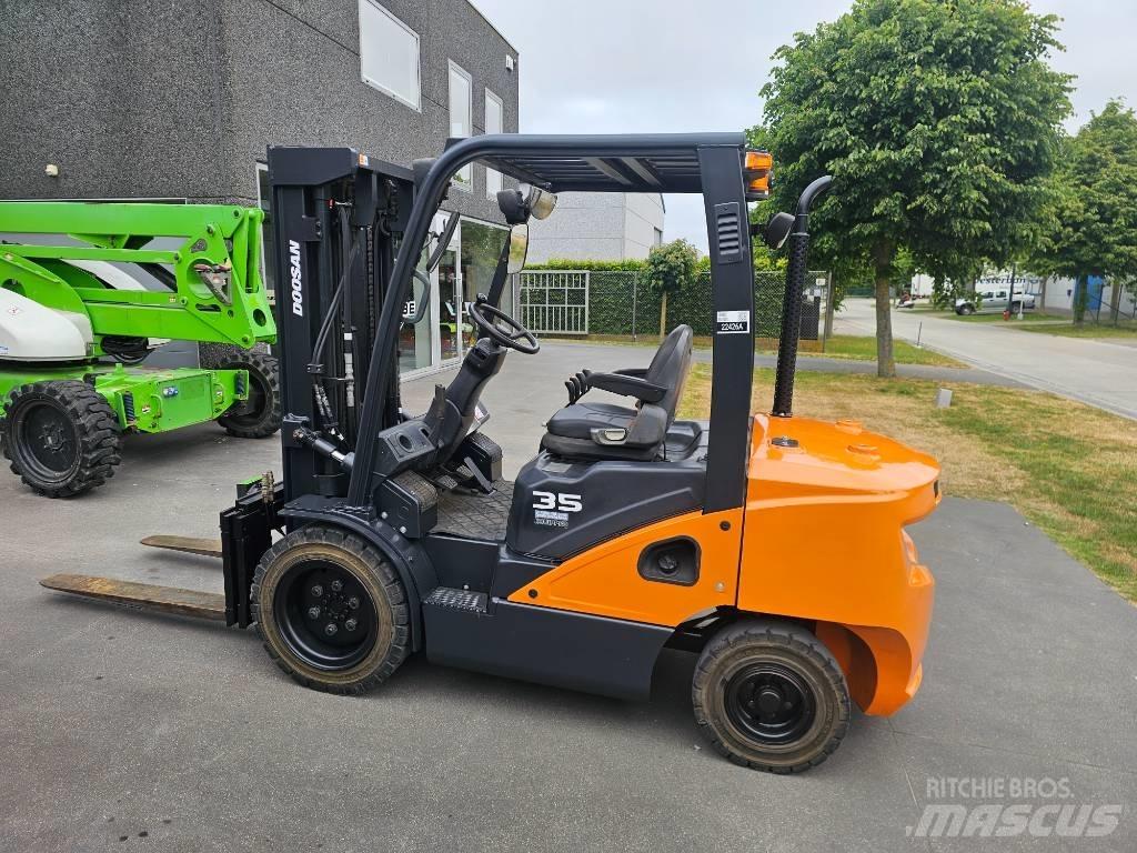 Doosan D 35 S-7 Dízel targoncák