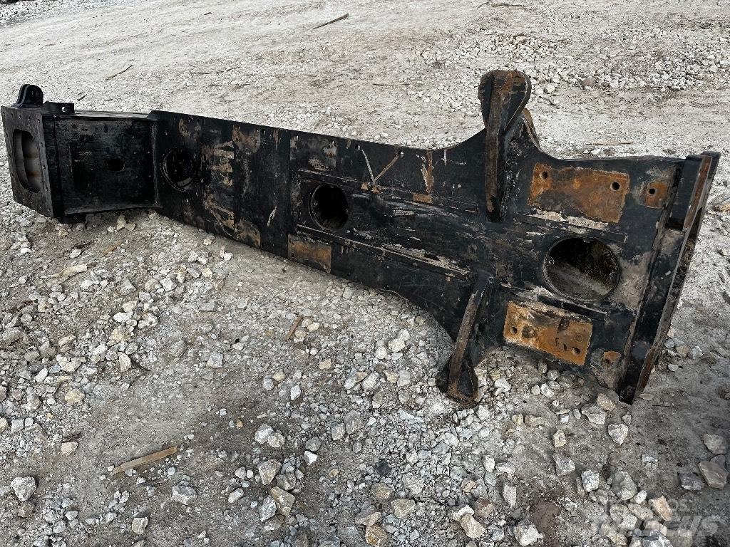Komatsu 895 Alváz és felfüggesztés