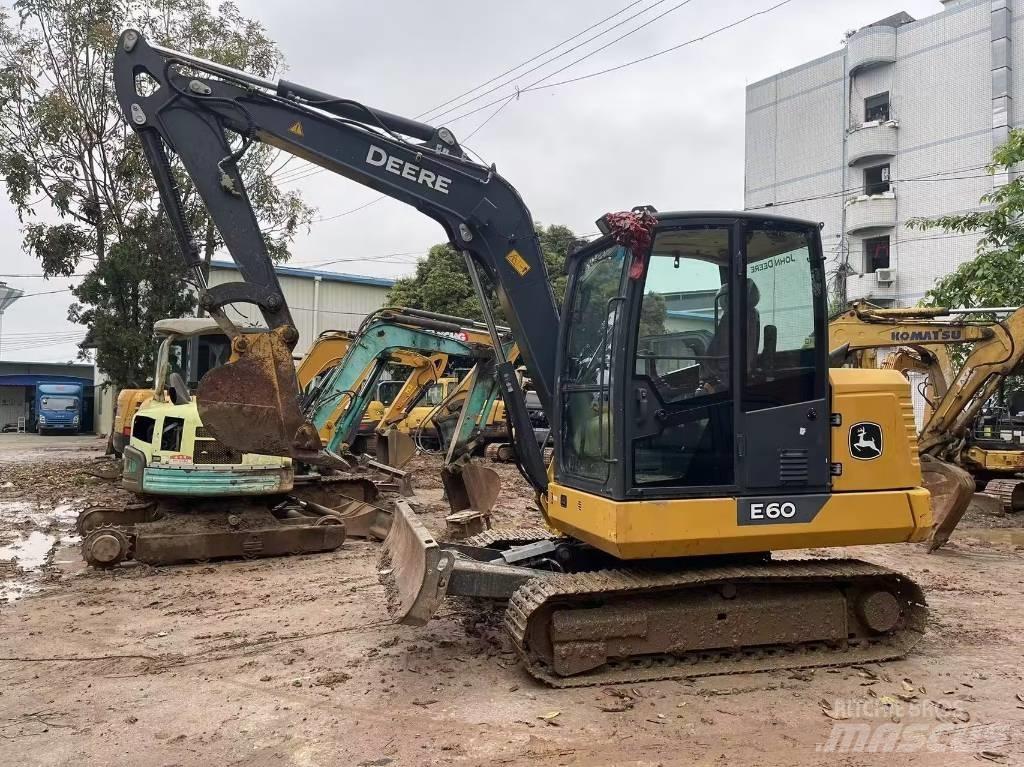 John Deere E60 Mini kotrók < 7t