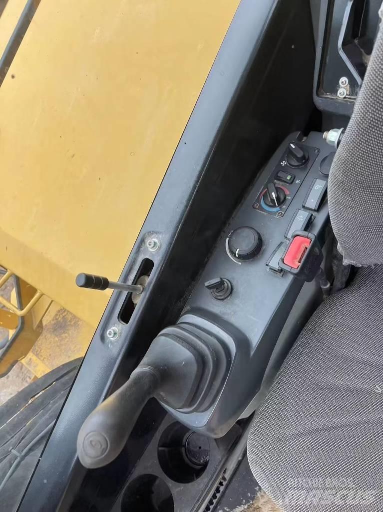 John Deere E60 Mini kotrók < 7t