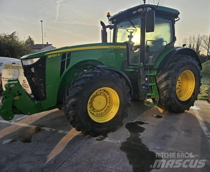 John Deere 8320 R Traktorok