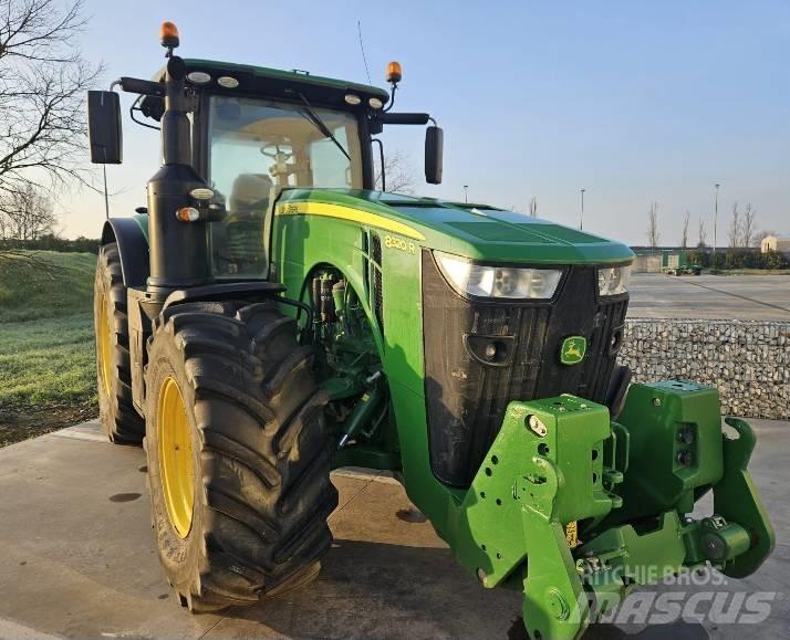 John Deere 8320 R Traktorok