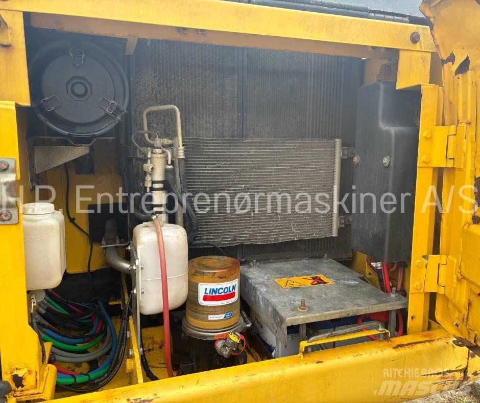 New Holland E 135 B Lánctalpas kotrók