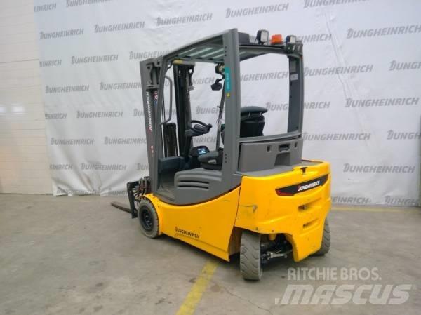 Jungheinrich EFG 320 Elektromos targoncák