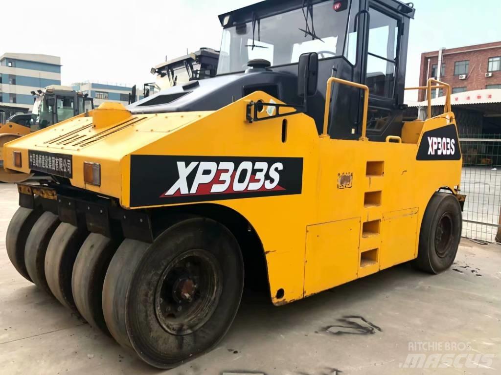 XCMG XP303 Pneumatikus kerekes hengerek