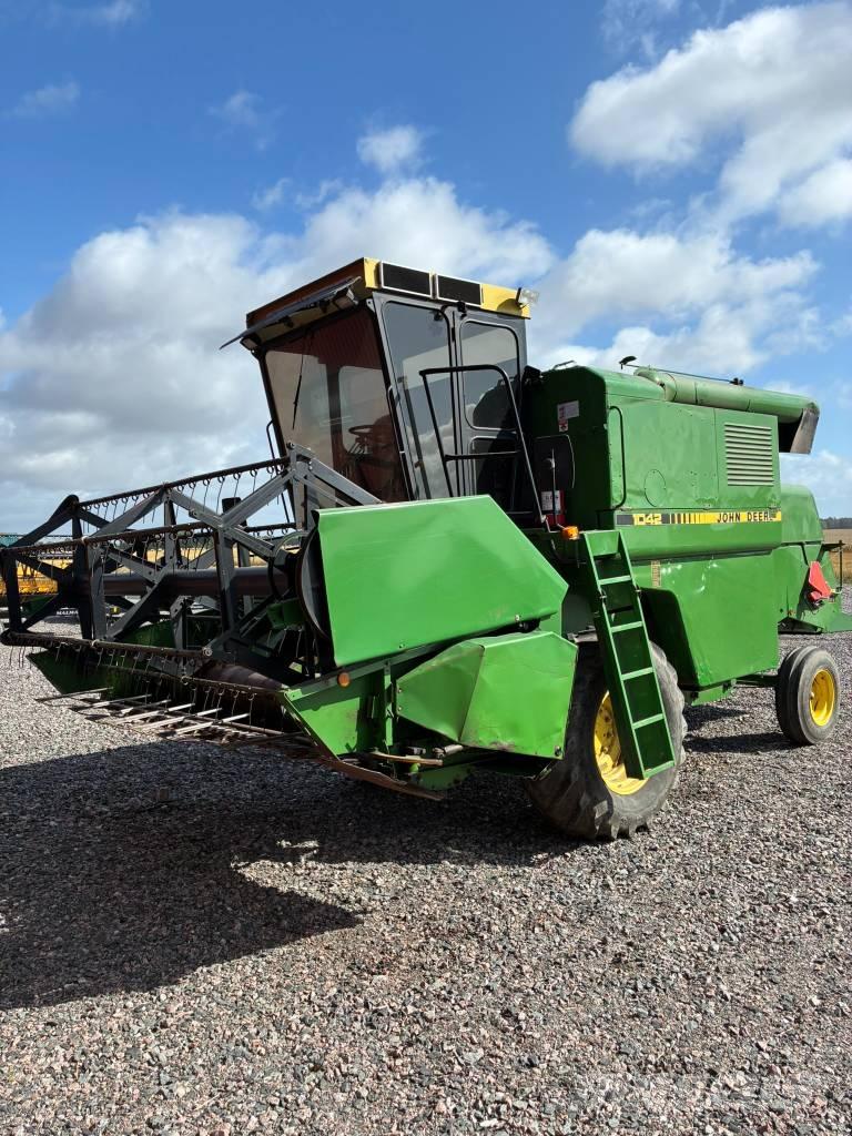 John Deere 1042 Kombájnok