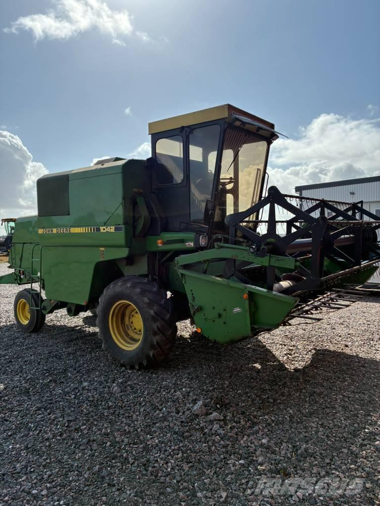 John Deere 1042 Kombájnok