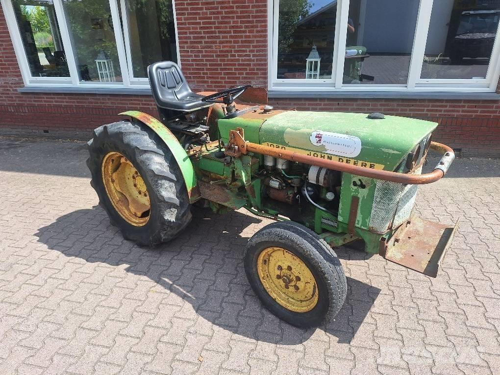 John Deere 1020 Traktorok