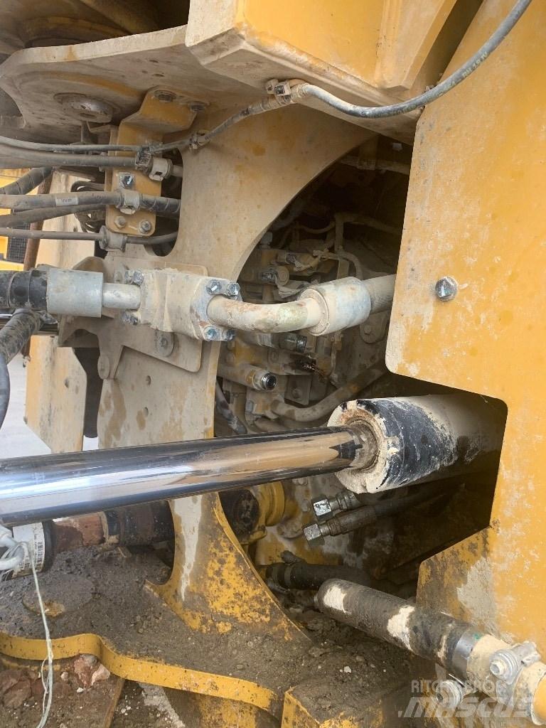 CAT 972 M Gumikerekes homlokrakodók
