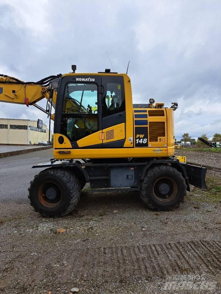 Komatsu PW148-11 Gumikerekes kotrók