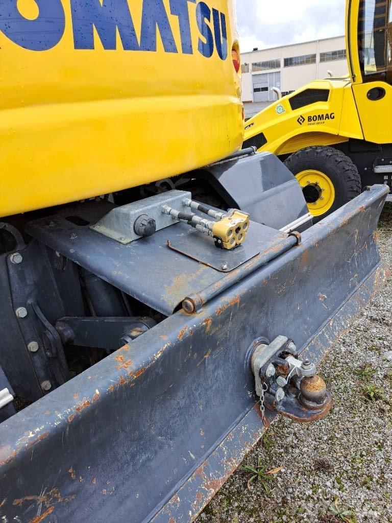 Komatsu PW148-11 Gumikerekes kotrók