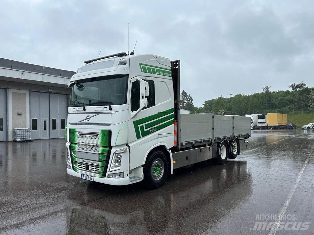 Volvo FH Flakbil Platós / Ponyvás teherautók