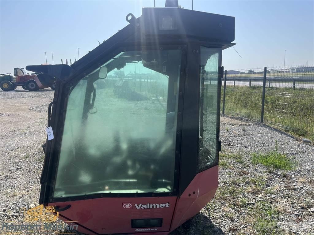 Valmet 911.1 Vezetőfülke és belső tartozékok