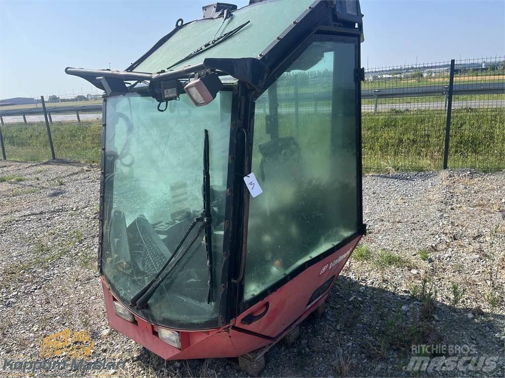 Valmet 911.1 Vezetőfülke és belső tartozékok
