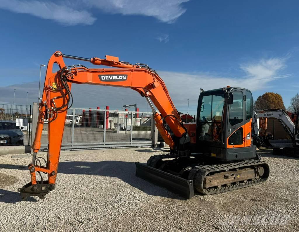 Doosan DX 85 R-3 Közepes (midi) kotrók 7 t - 12 t