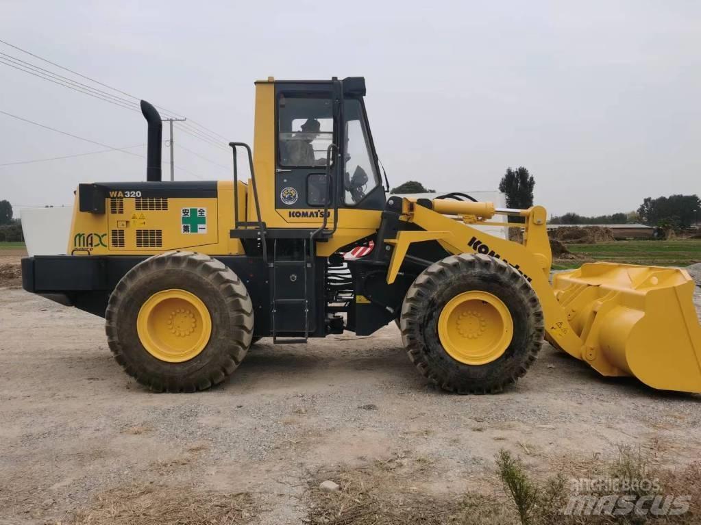 Komatsu WA 320-5 Gumikerekes homlokrakodók