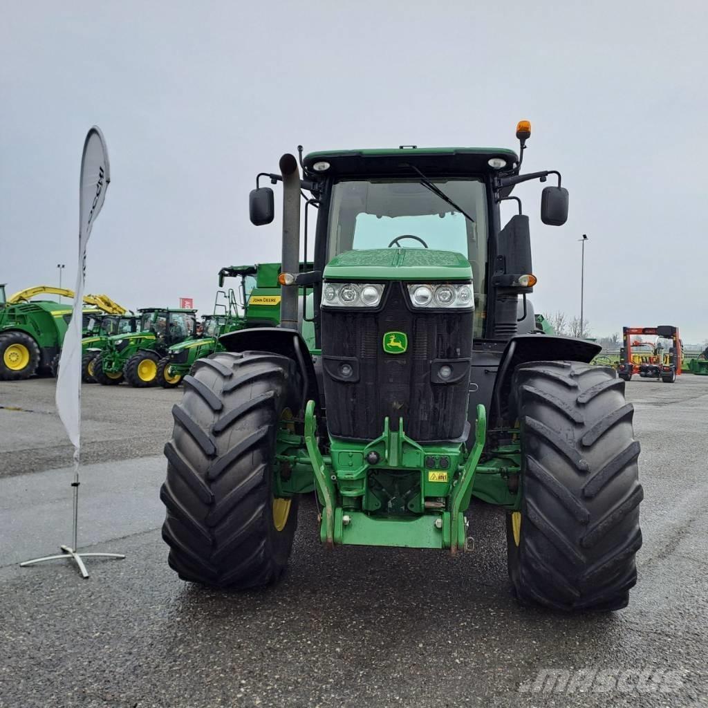 John Deere 7230 R Traktorok