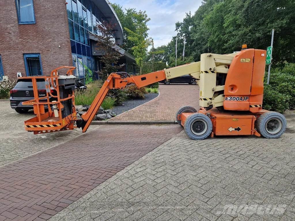 JLG E300AJP Karos emelők