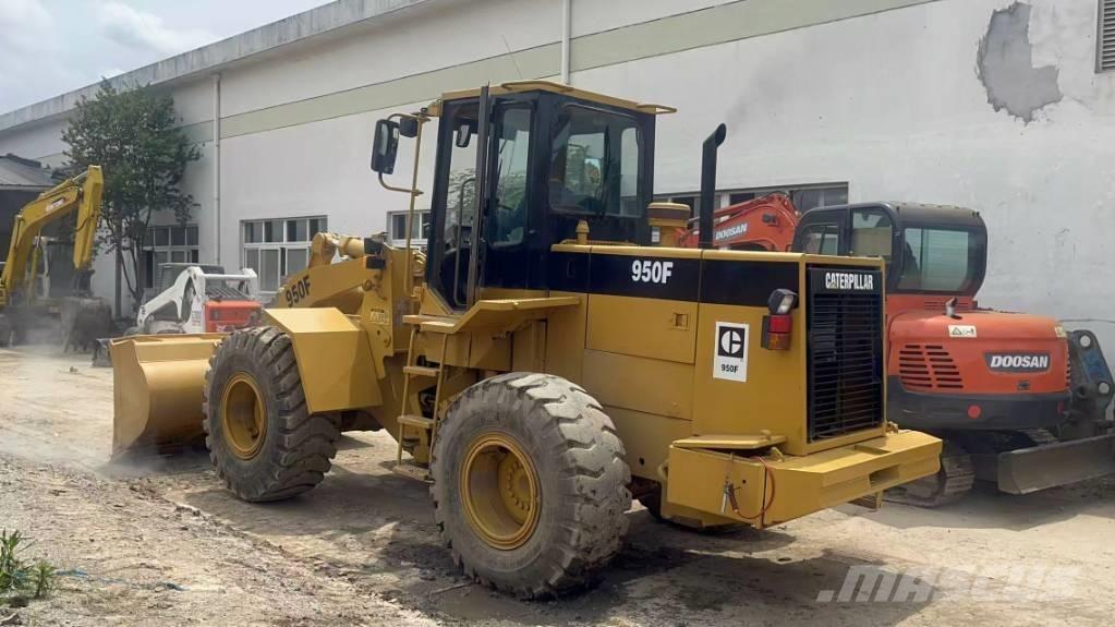 CAT 950 F Gumikerekes homlokrakodók