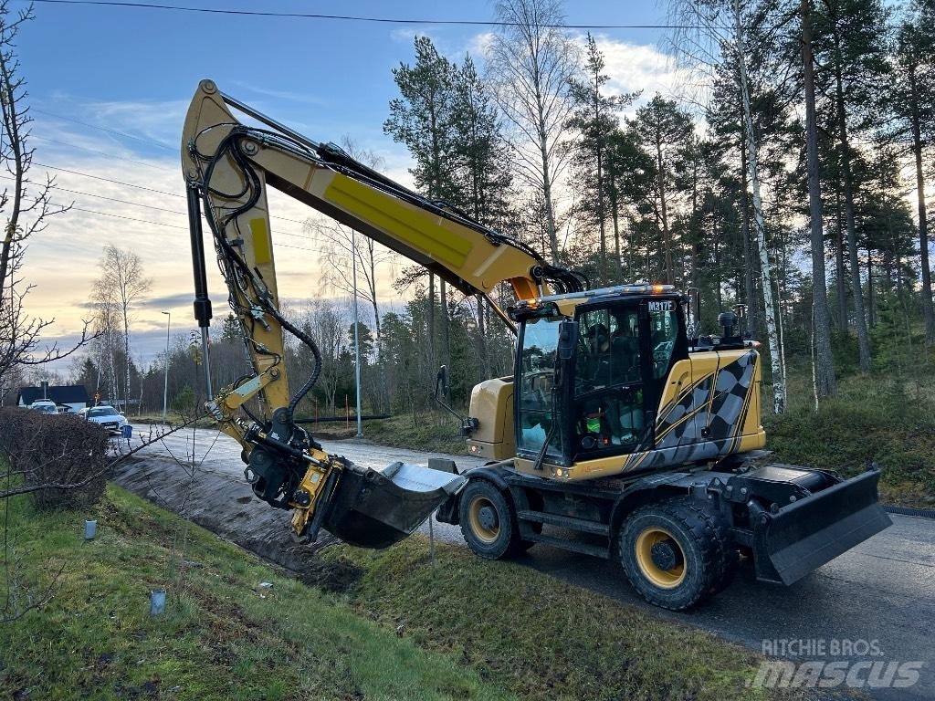 CAT M 317F Gumikerekes kotrók