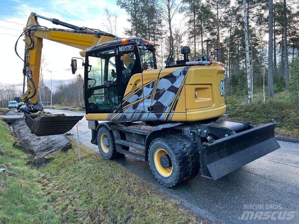 CAT M 317F Gumikerekes kotrók
