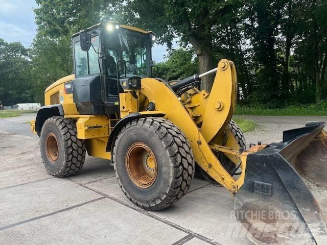 CAT 926 M Gumikerekes homlokrakodók
