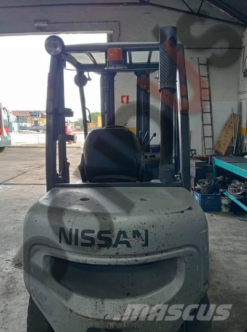 Nissan FGD02A30Q Tolóoszlopos targonca