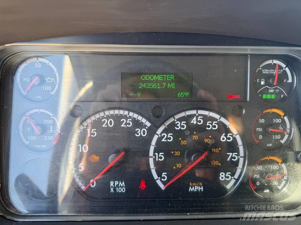 Freightliner M 106 Dobozos teherautók