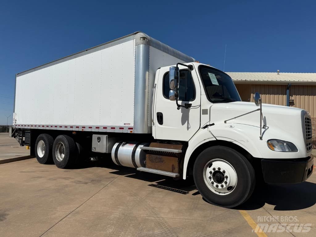 Freightliner M 106 Dobozos teherautók